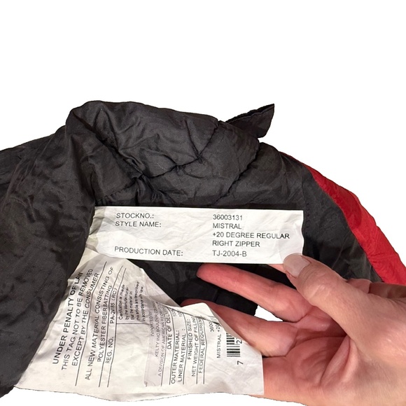 Kelty Mistral Sleeping Bag: 20F Synthetic Regular Right Zip Red/Gray VGC; in bag - Picture 6 of 11